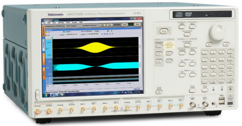 AWG7122C - Генератор, Tektronix